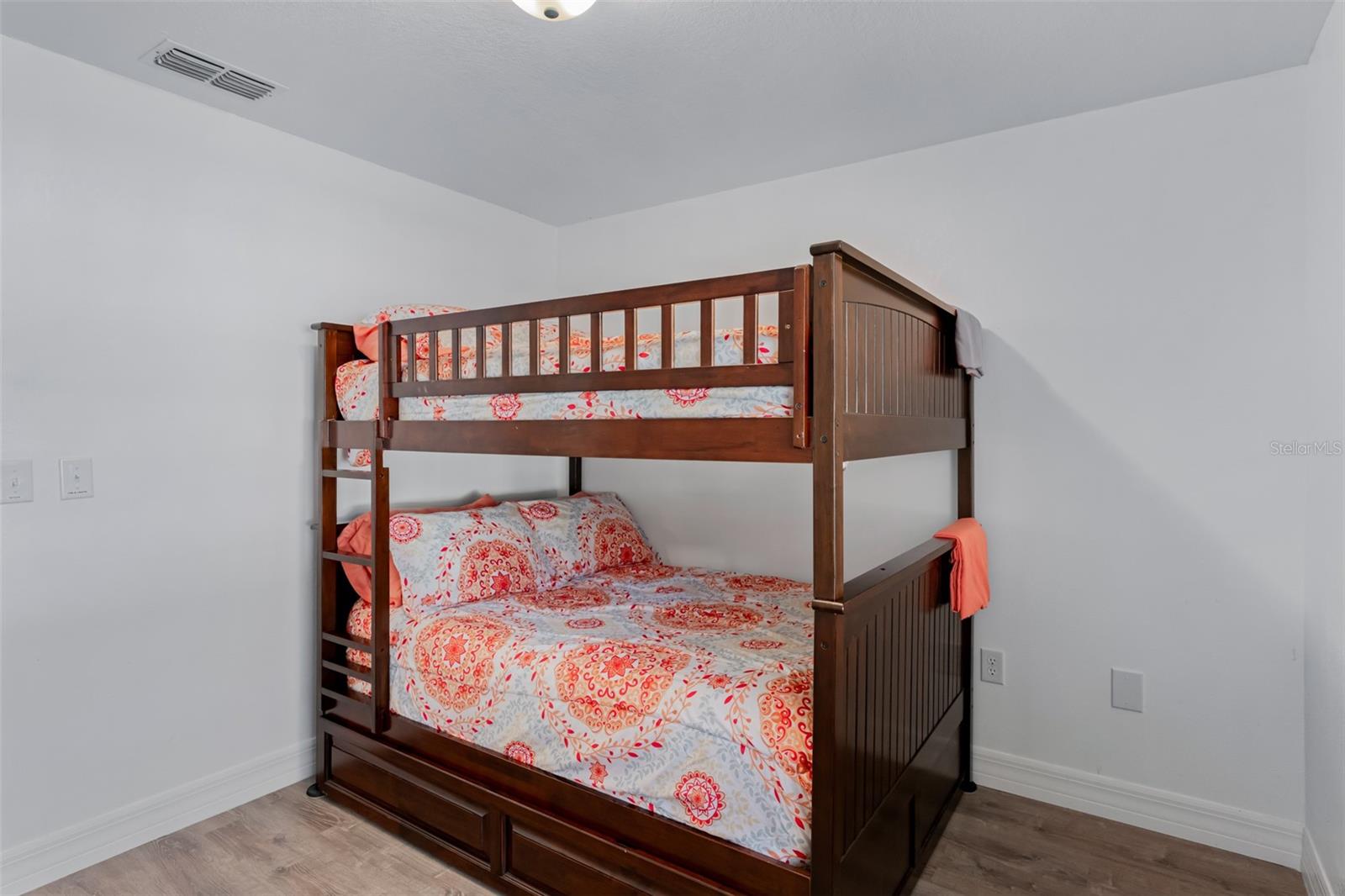 Image 21 of 41 For 11445 60th Street N