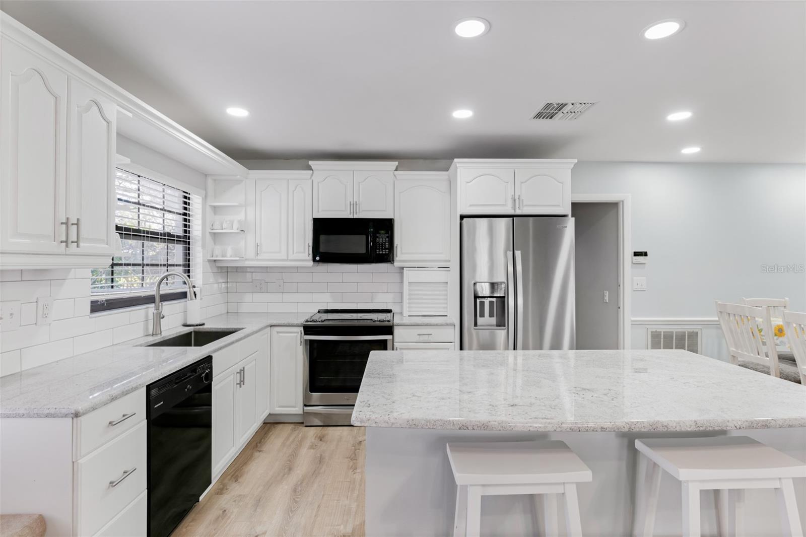 Image 6 of 41 For 11445 60th Street N