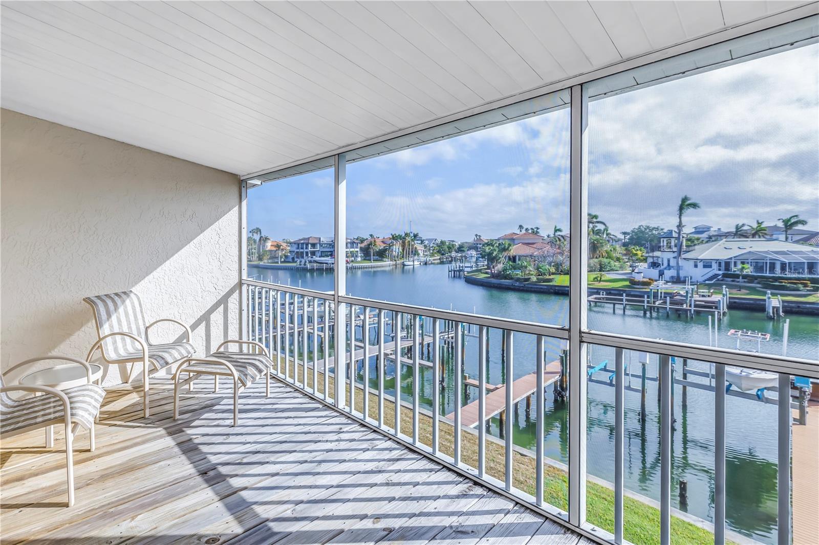 Image 18 of 62 For 637 Pinellas Bayway S 111