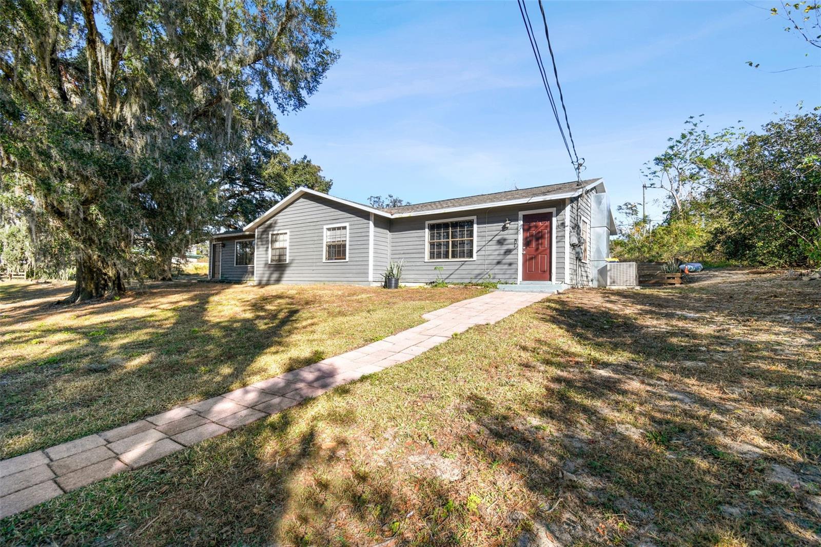 Listing photo id 1 for 12140 Magnolia Street