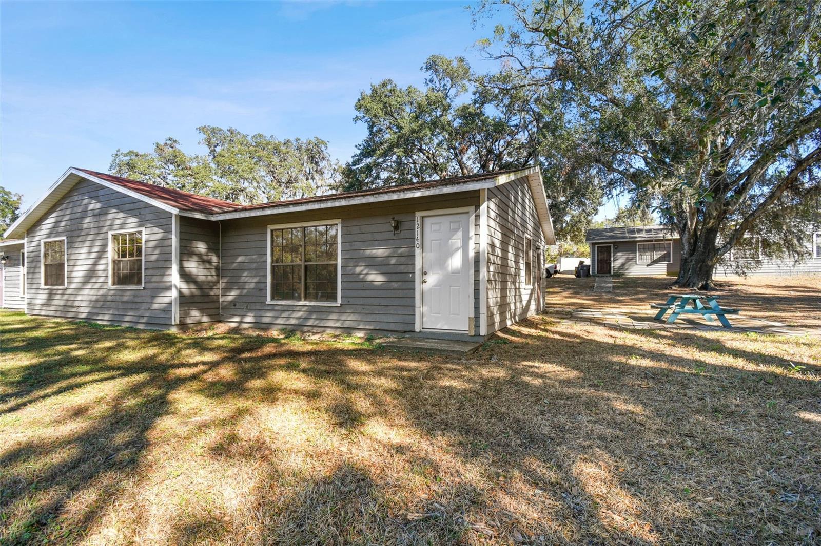 Listing photo id 2 for 12140 Magnolia Street