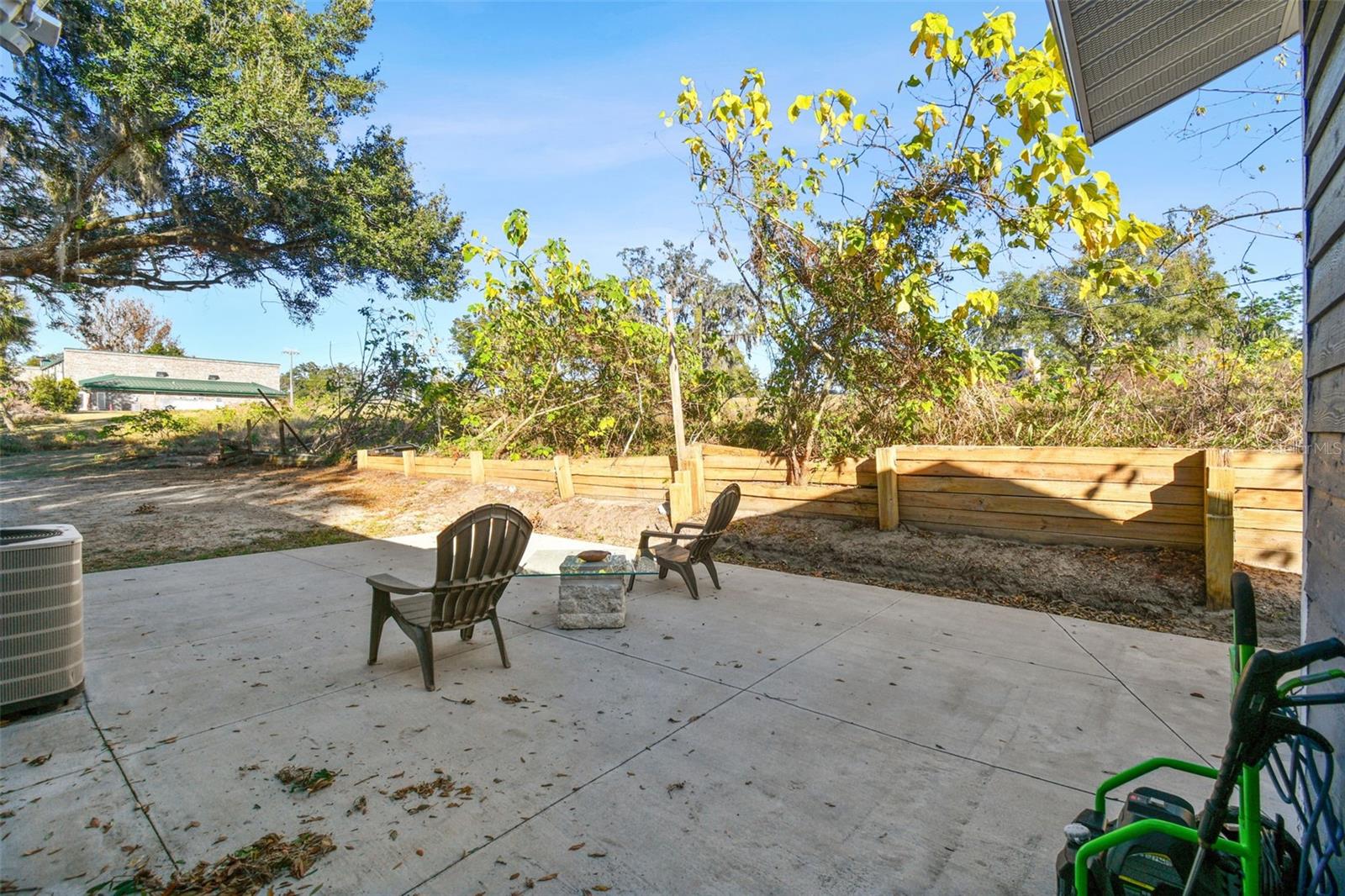 Listing photo id 48 for 12140 Magnolia Street