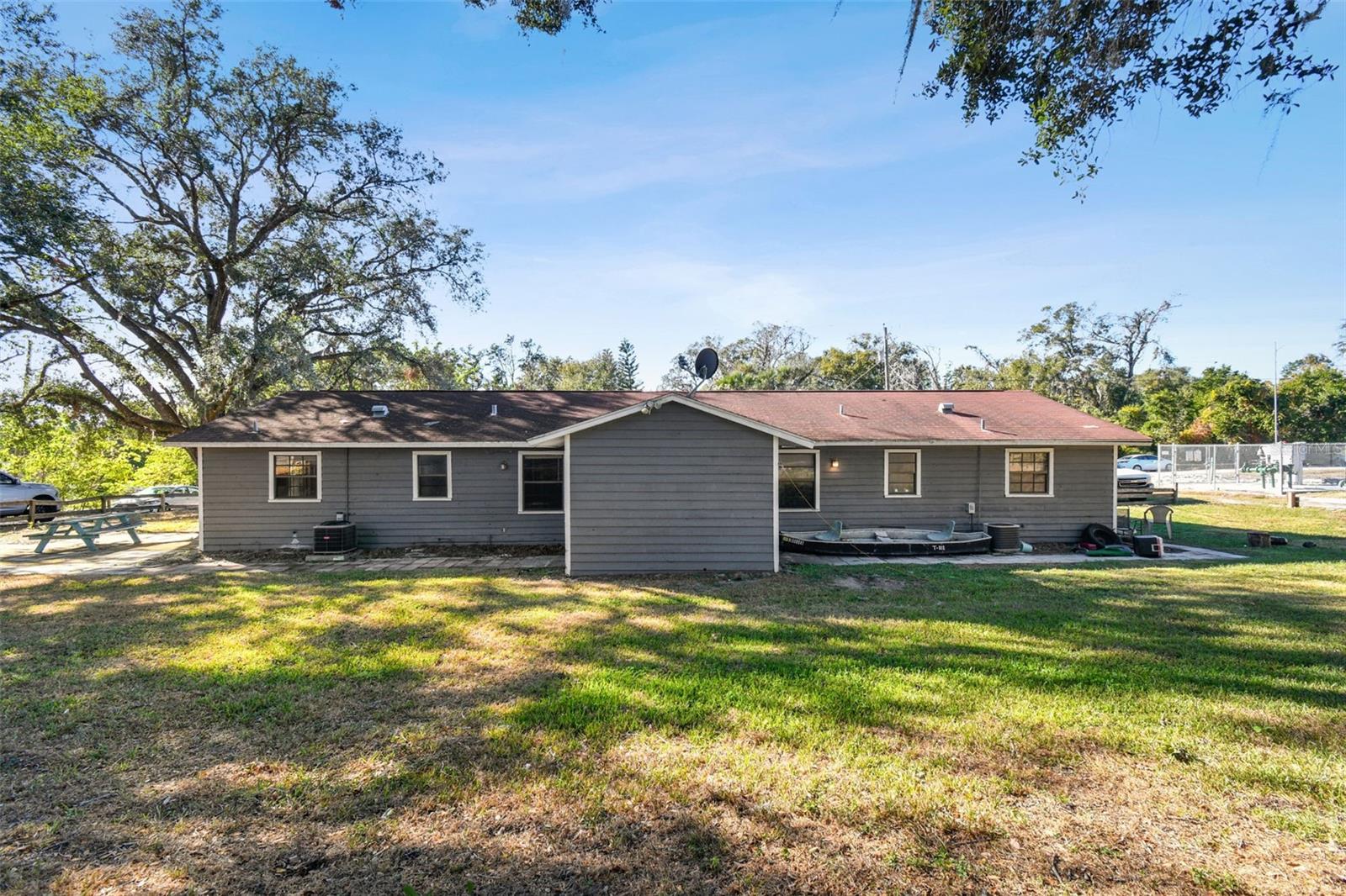 Listing photo id 49 for 12140 Magnolia Street