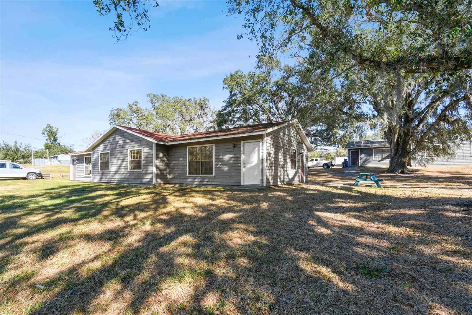 Listing photo id 69 for 12140 Magnolia Street