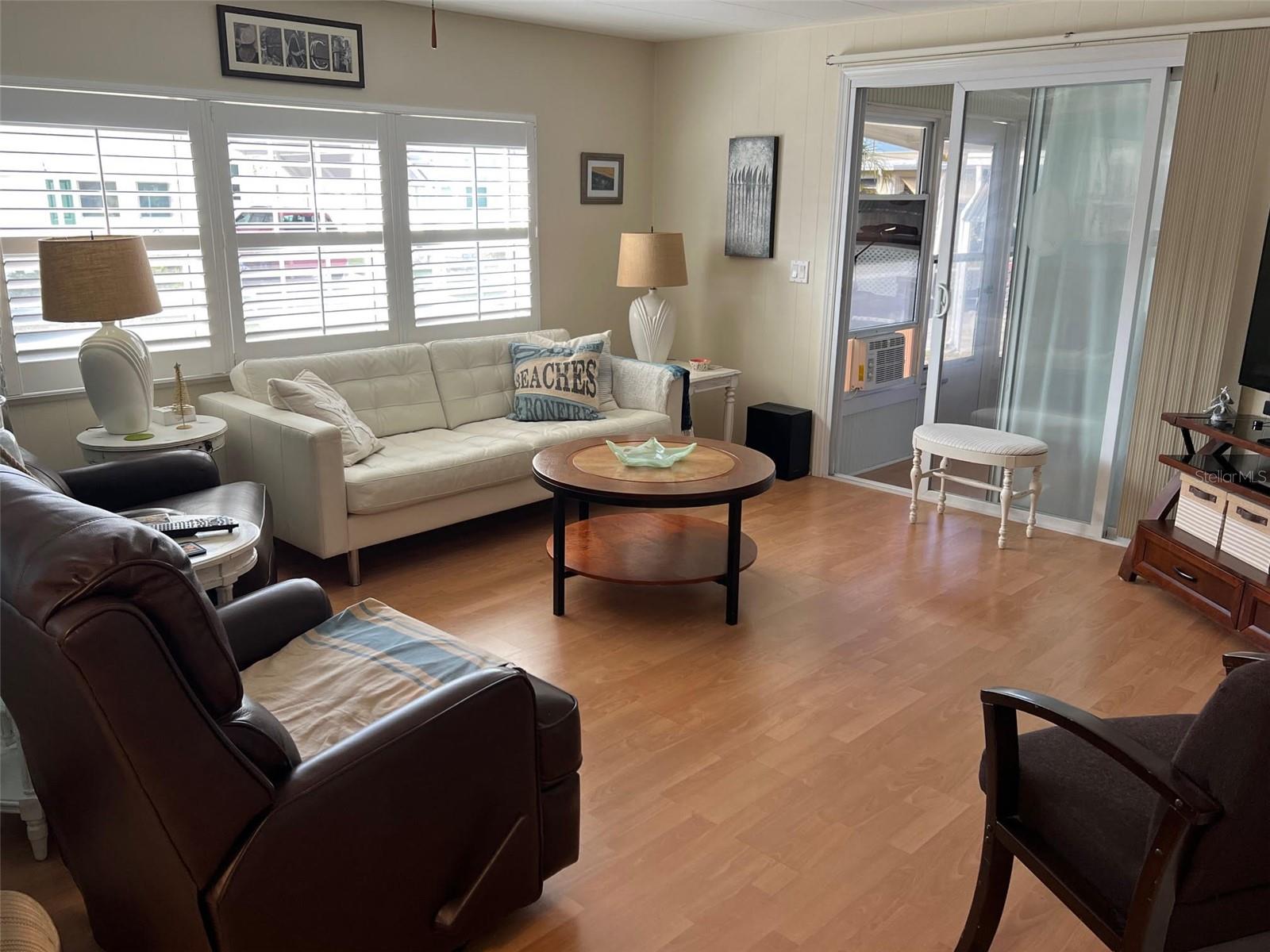 Listing photo id 10 for 39 Pindo Palm Street W