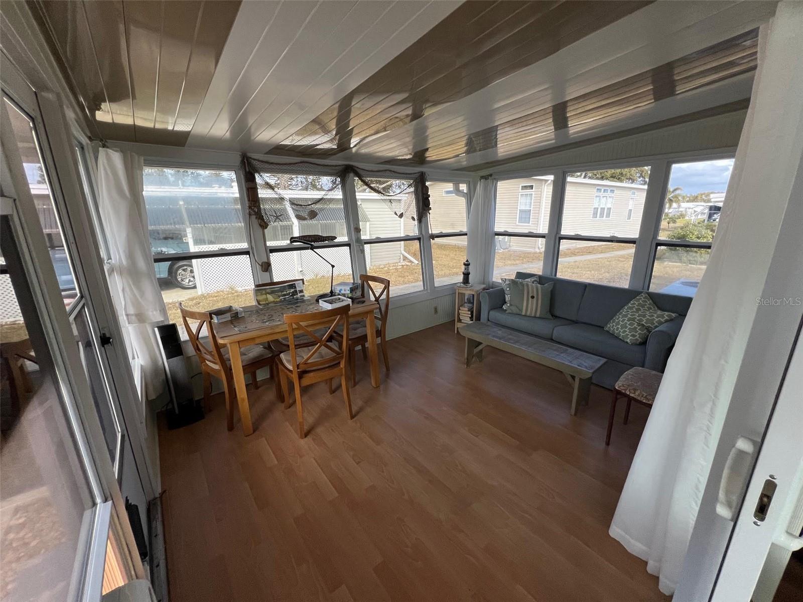 Listing photo id 11 for 39 Pindo Palm Street W