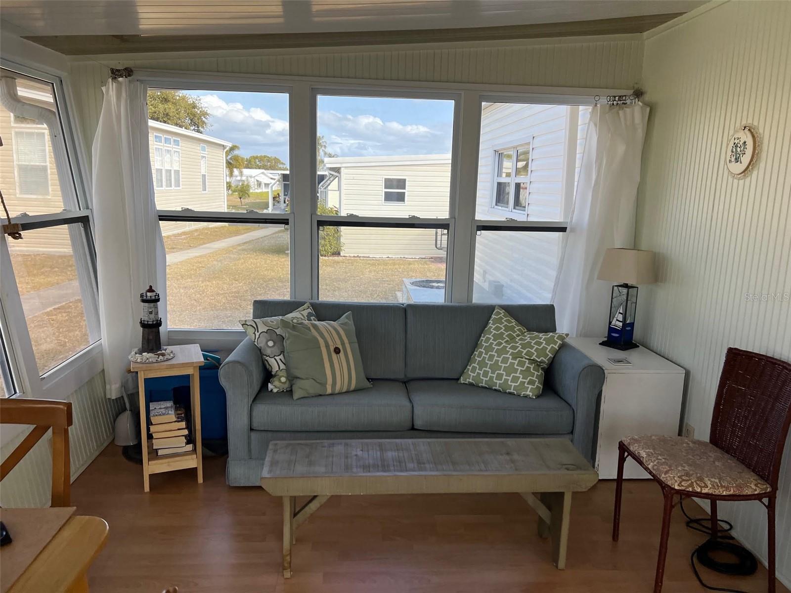 Listing photo id 12 for 39 Pindo Palm Street W