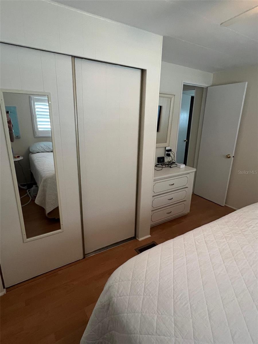 Listing photo id 13 for 39 Pindo Palm Street W