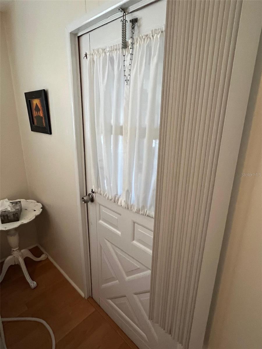 Listing photo id 16 for 39 Pindo Palm Street W