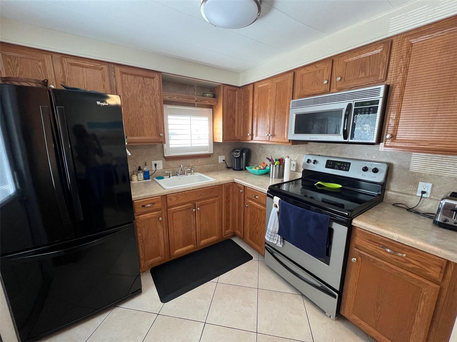 Listing photo id 3 for 39 Pindo Palm Street W