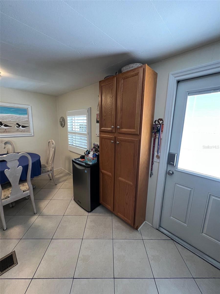 Listing photo id 6 for 39 Pindo Palm Street W