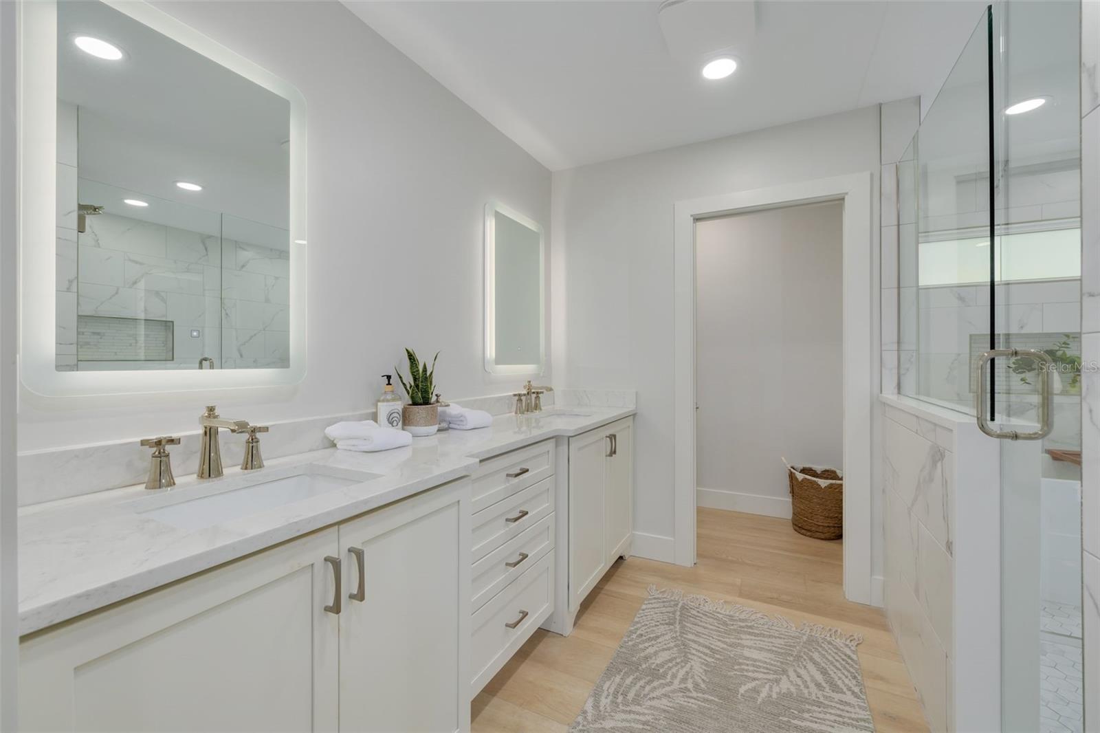 Listing photo id 24 for 1615 Santa Barbara Drive