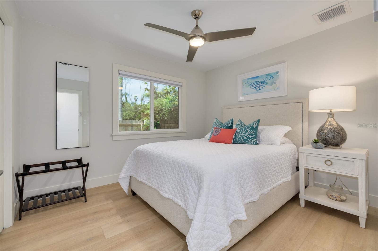 Listing photo id 27 for 1615 Santa Barbara Drive