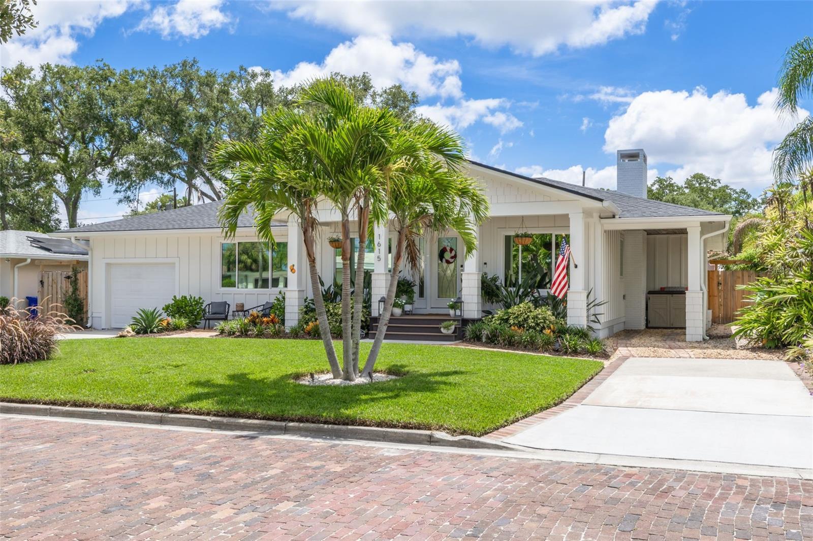 Listing photo id 2 for 1615 Santa Barbara Drive