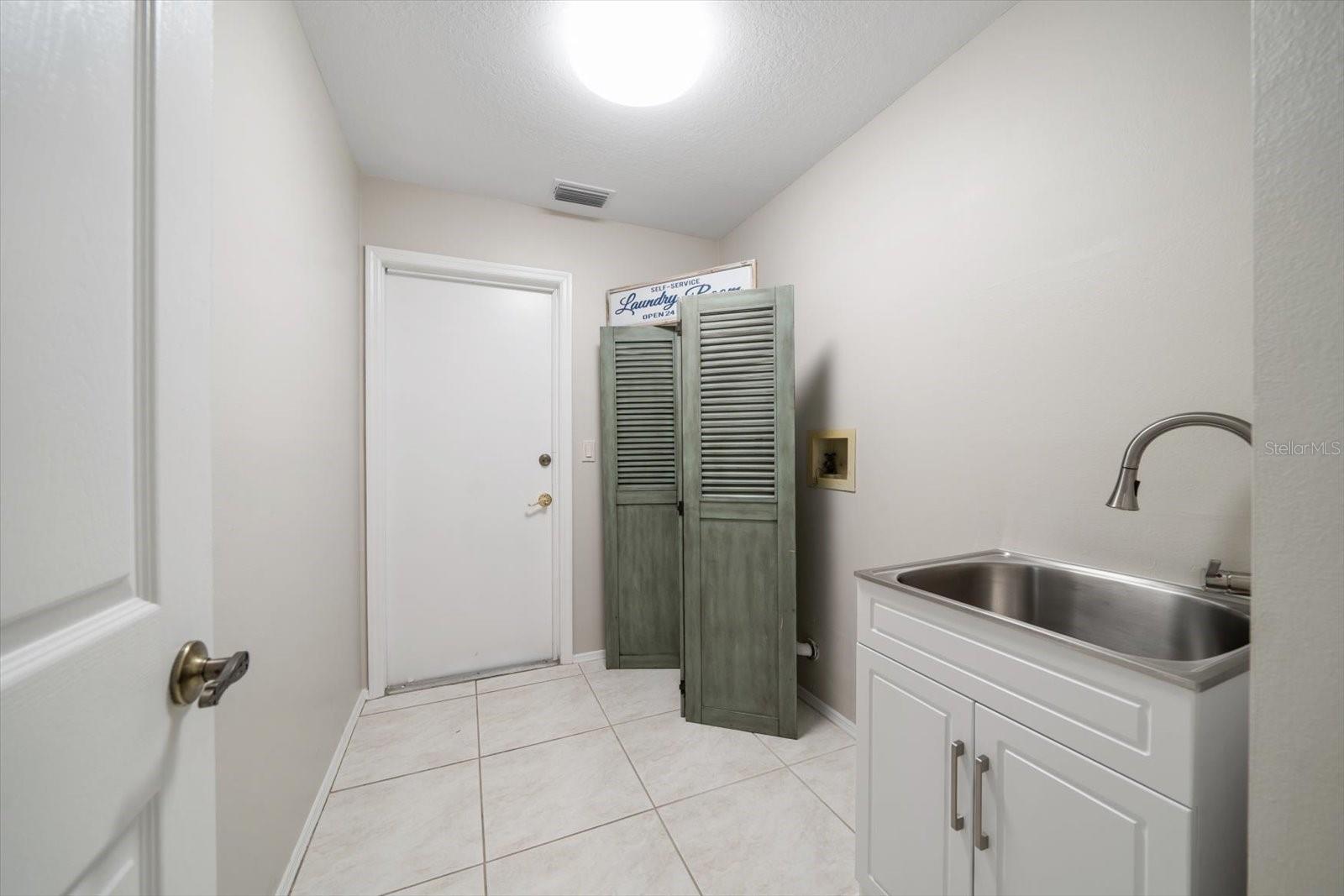 Listing photo id 34 for 14426 Mark Drive