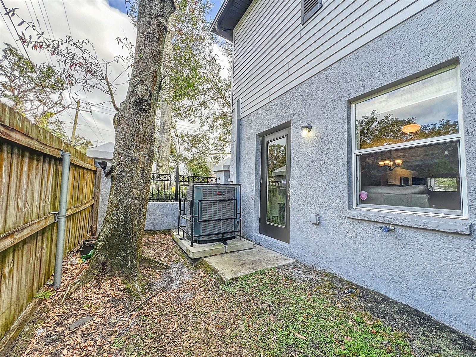 Listing photo id 28 for 4401 Har Paul Circle