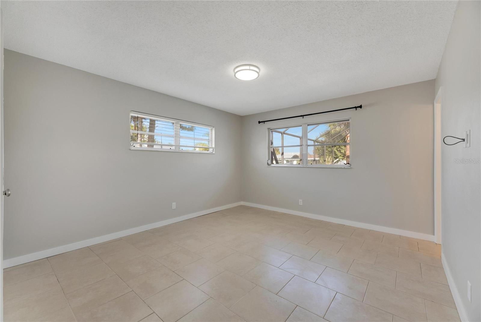 Image 43 of 99 For 1011 Spindle Palm Way