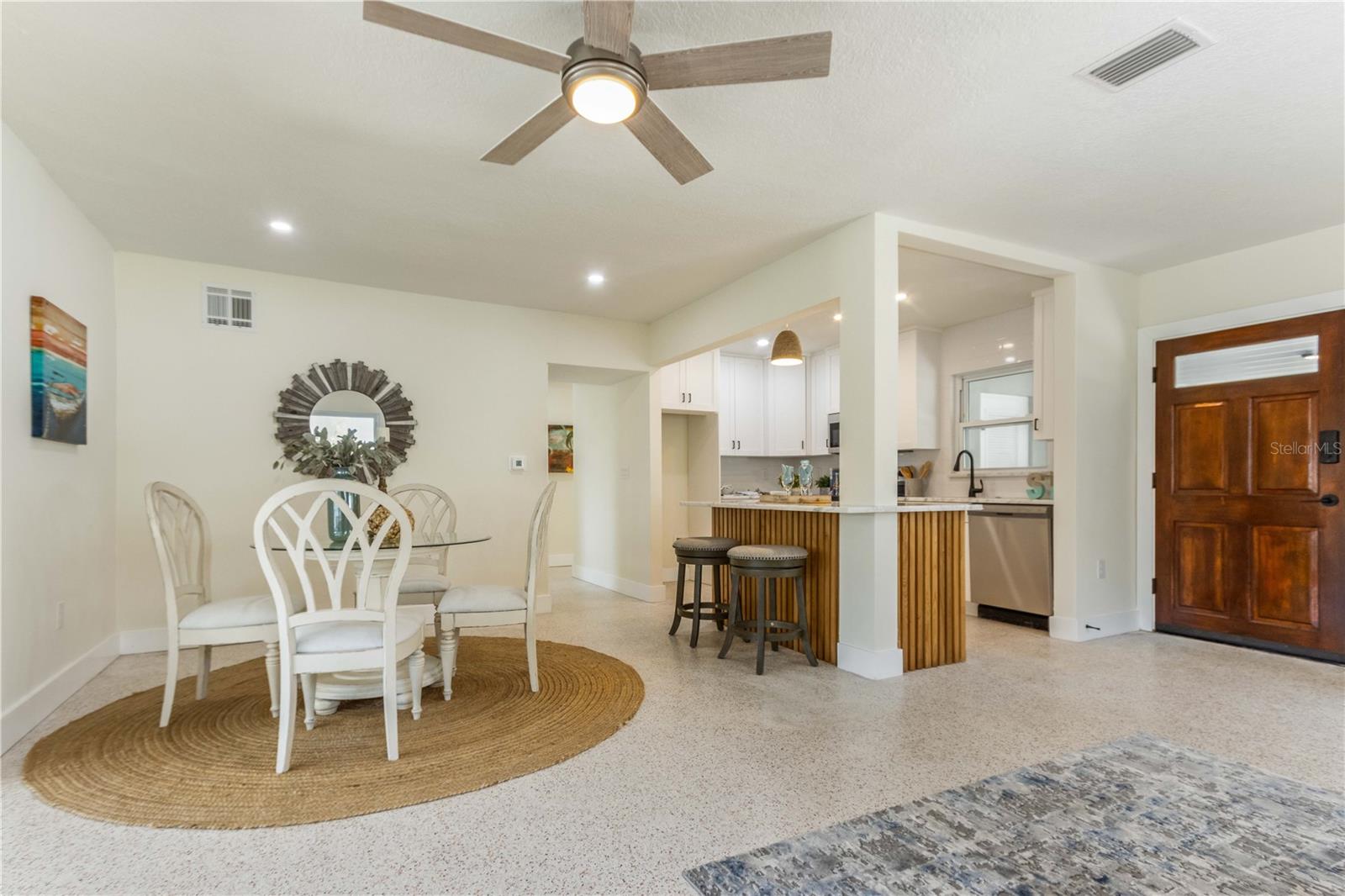 Listing photo id 24 for 341 Bahia Vista Drive