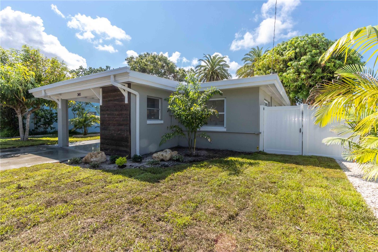 Listing photo id 3 for 341 Bahia Vista Drive