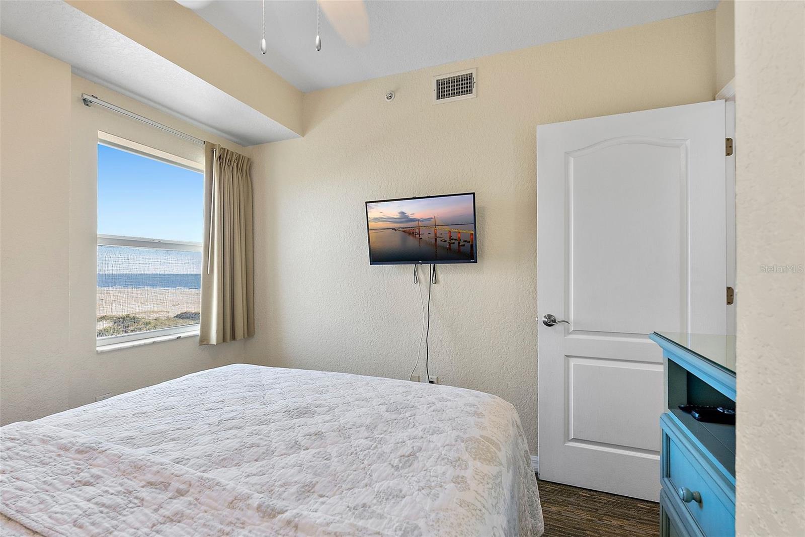 Listing photo id 11 for 12000 Gulf Boulevard 501-w