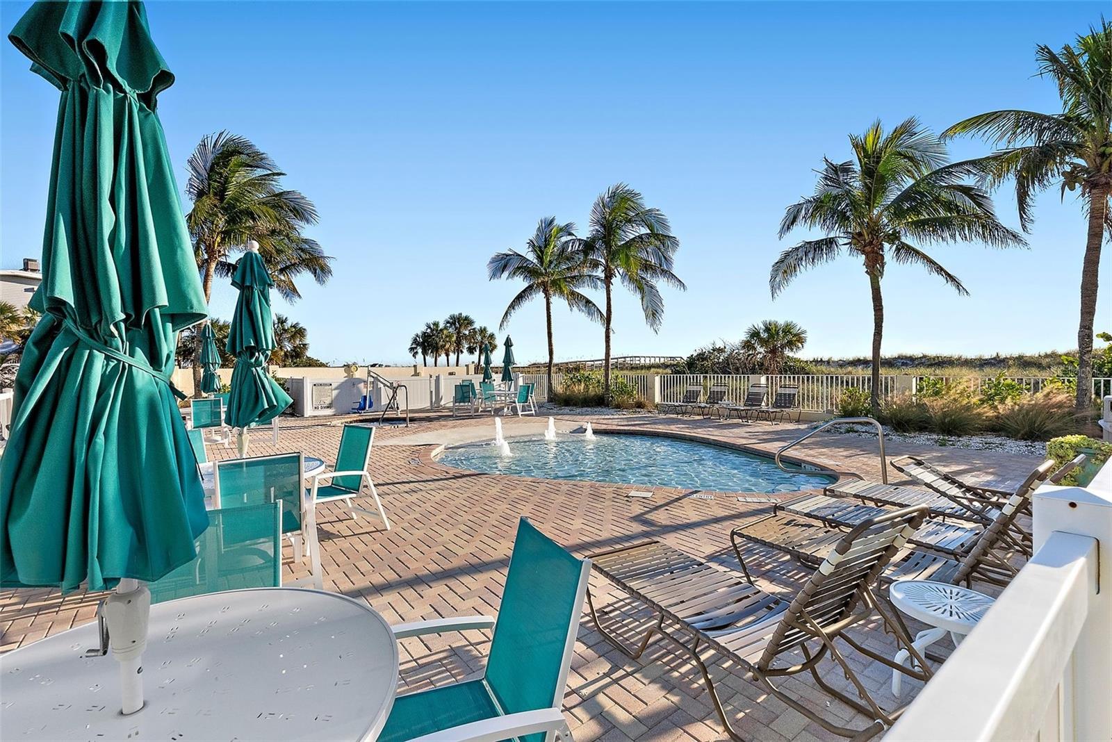 Listing photo id 23 for 12000 Gulf Boulevard 501-w