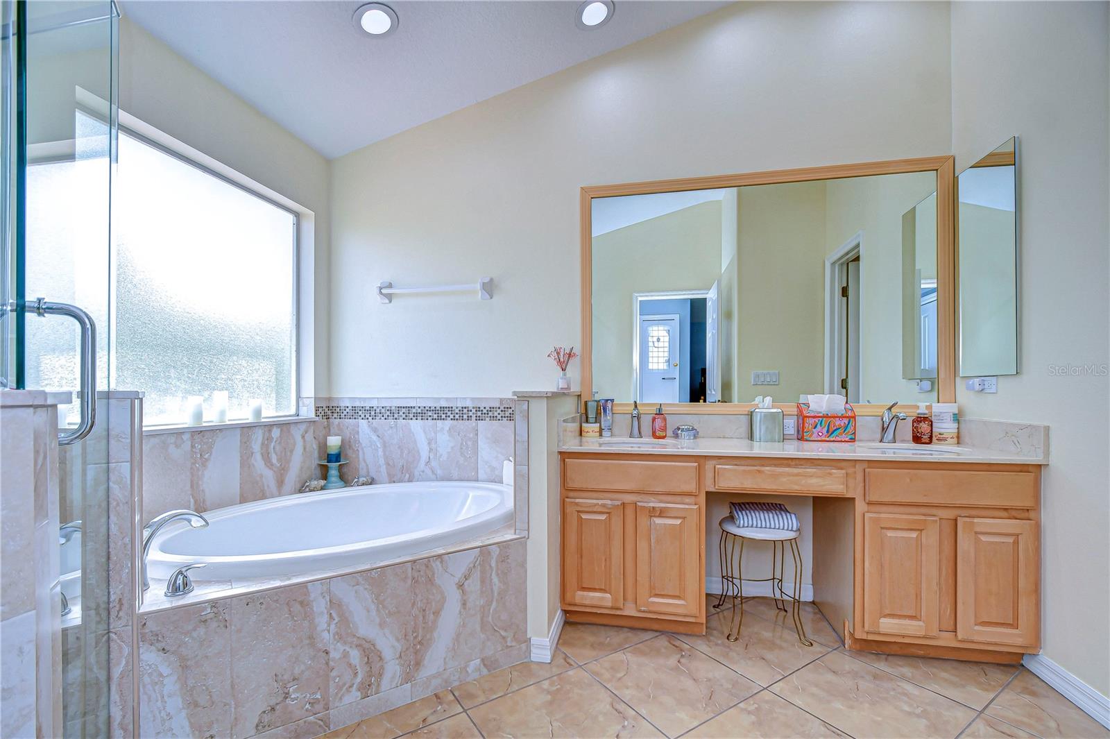 Listing photo id 20 for 5112 Twin Creeks Drive