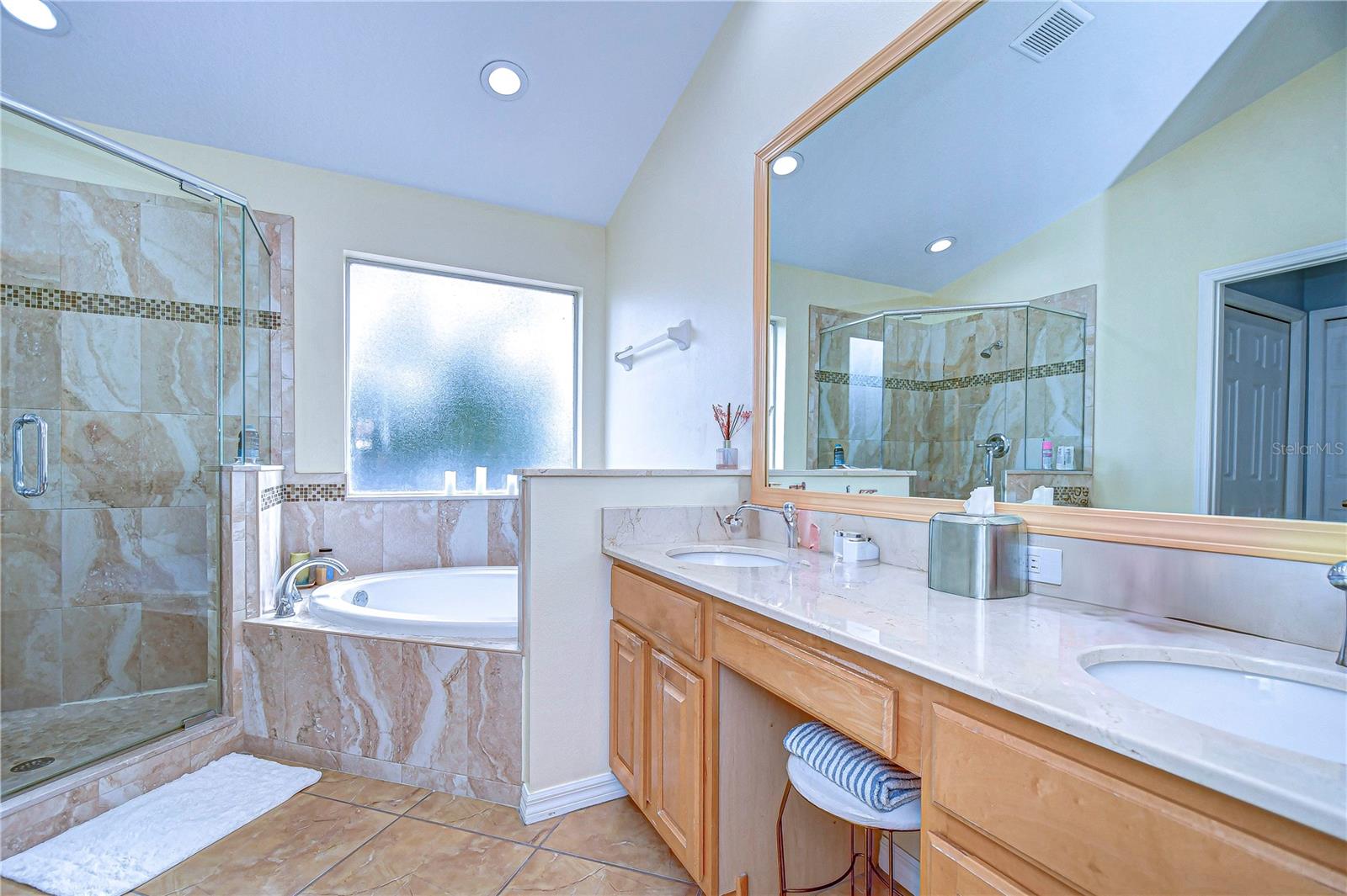 Listing photo id 21 for 5112 Twin Creeks Drive