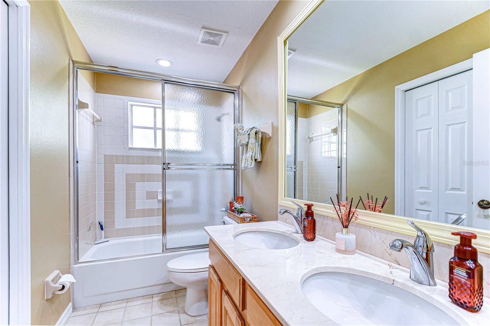 Listing photo id 27 for 5112 Twin Creeks Drive