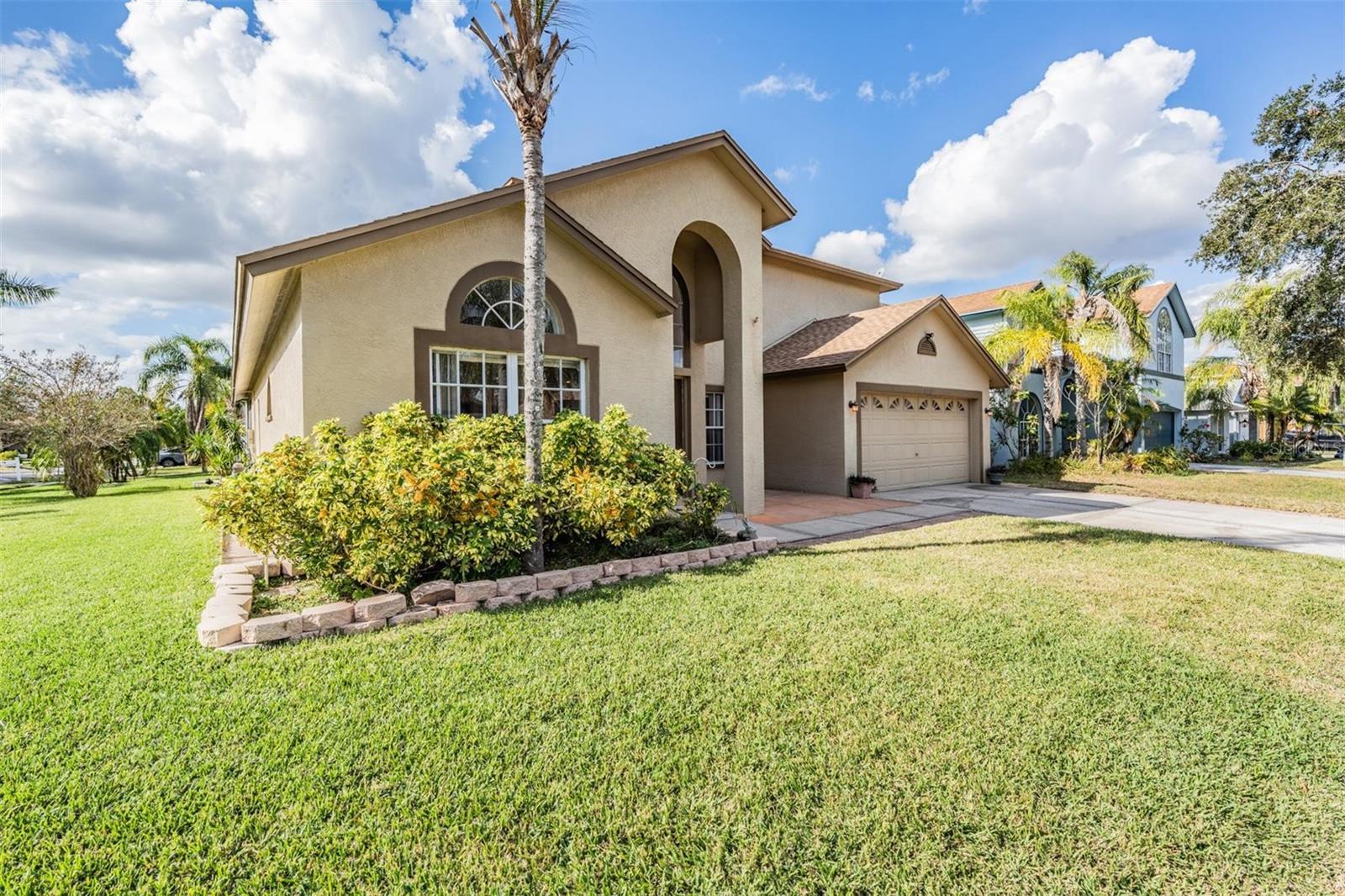 Listing photo id 32 for 10037 Oasis Palm Drive