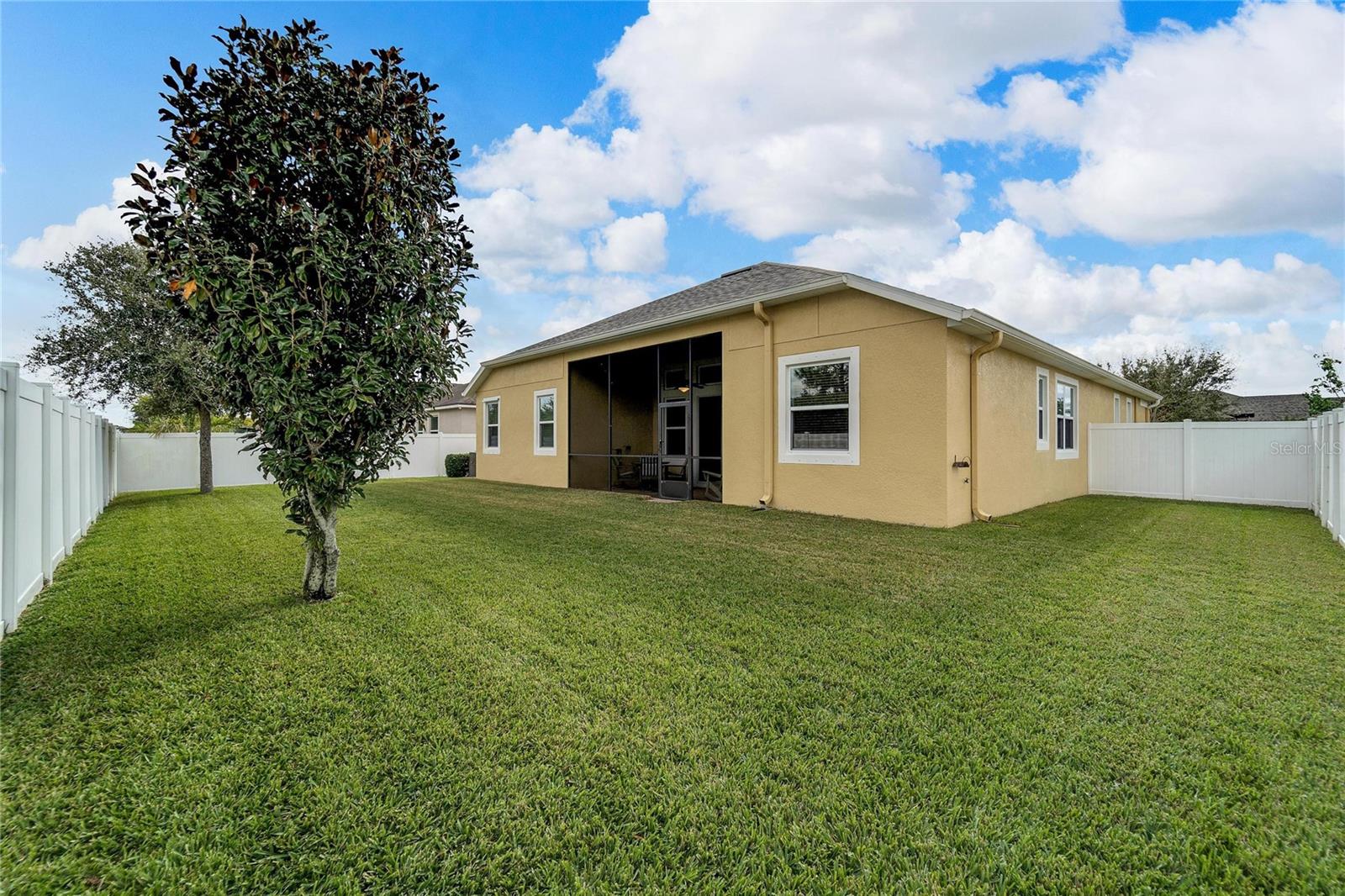 Listing photo id 35 for 12316 Juniper Field Court