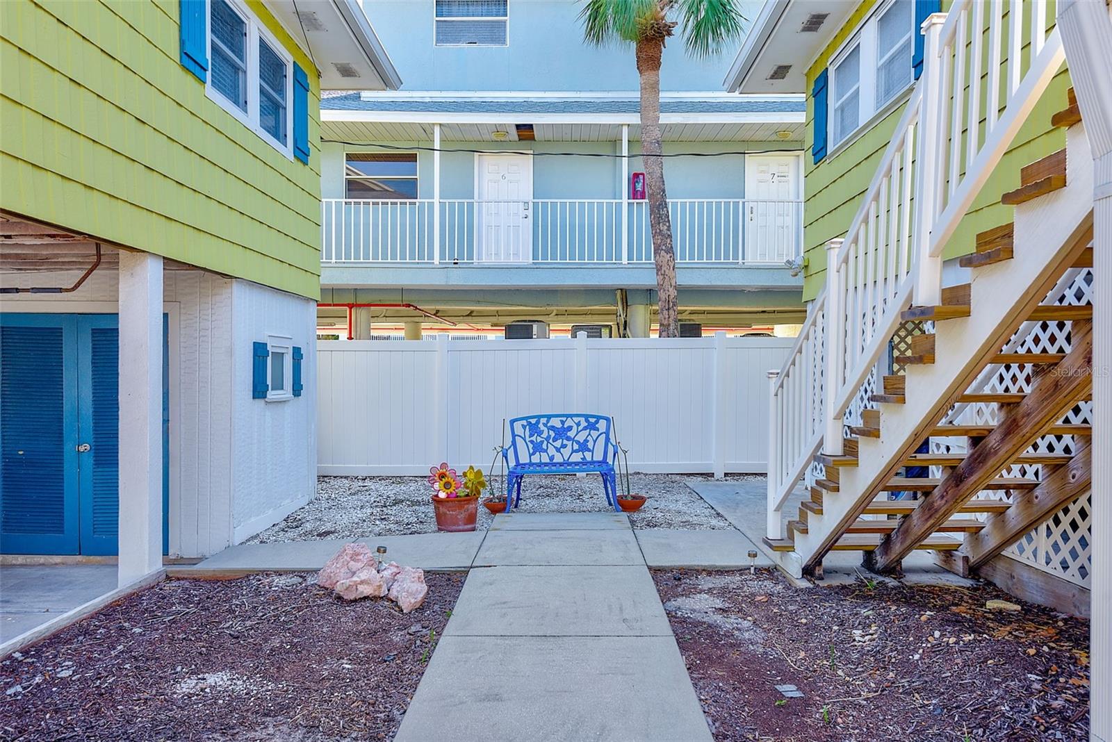 Listing photo id 25 for 1808 Gulf Boulevard A & B