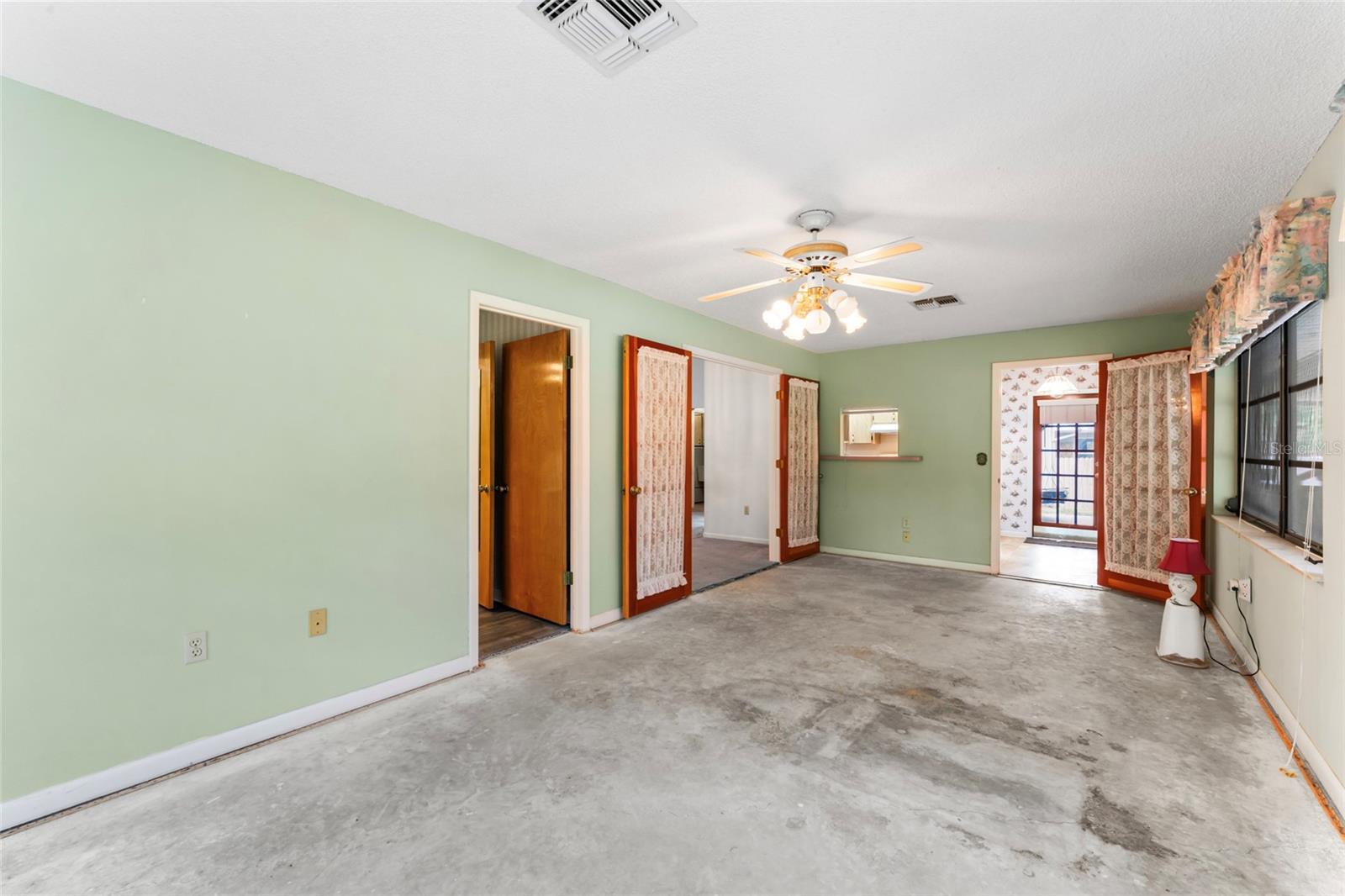 Listing photo id 44 for 5250 Little Green Lane