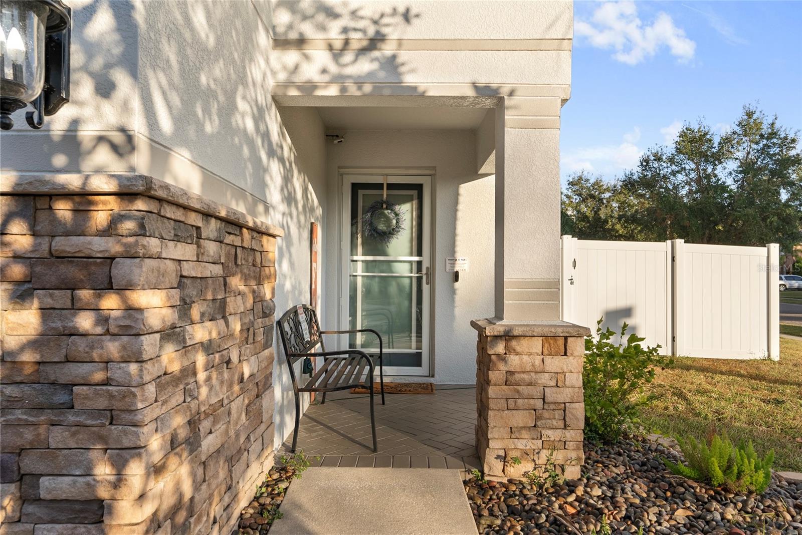 Listing photo id 2 for 3204 Whitley Bay Court