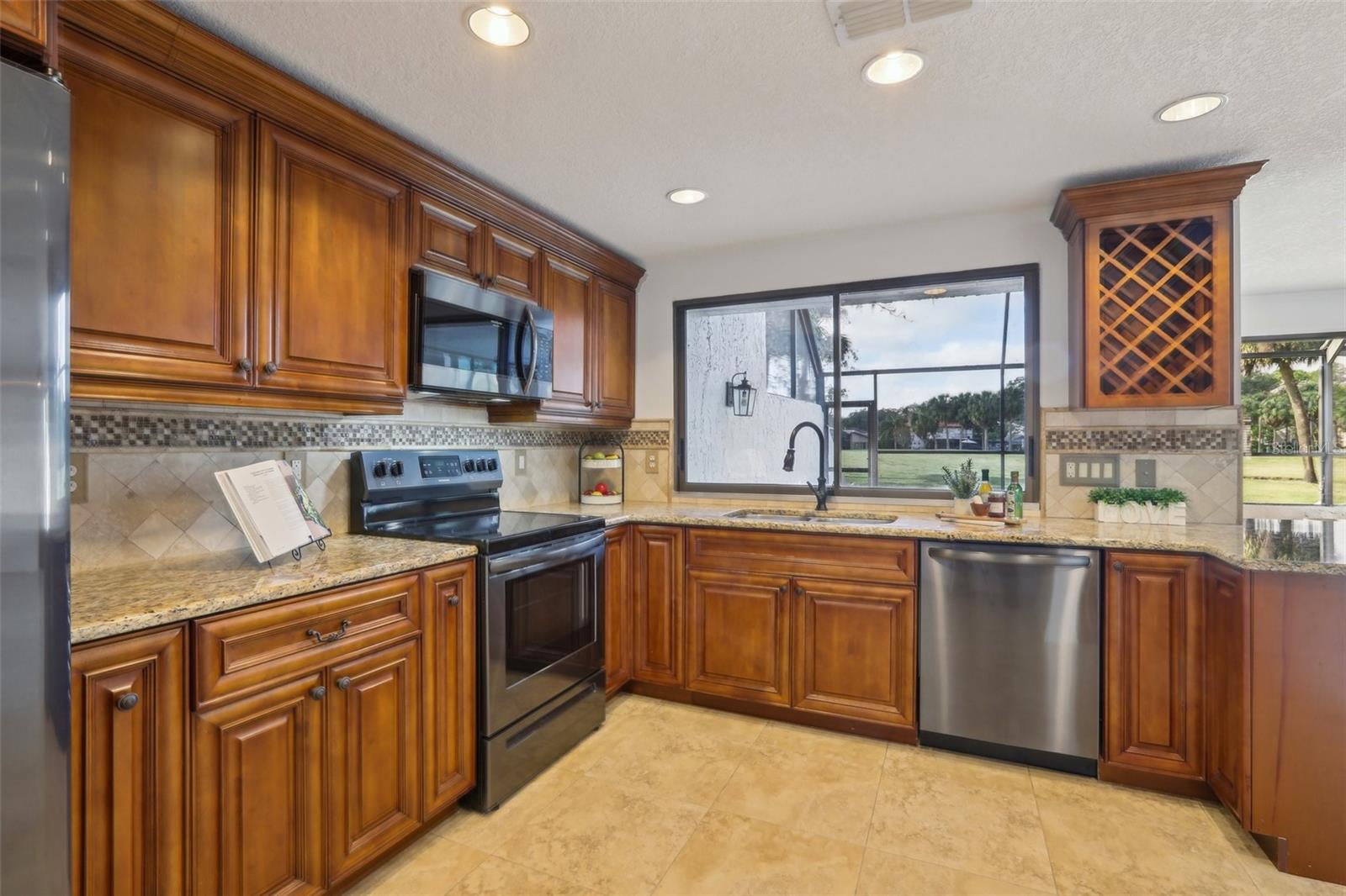 Listing photo id 18 for 4204 Fairway Circle 0