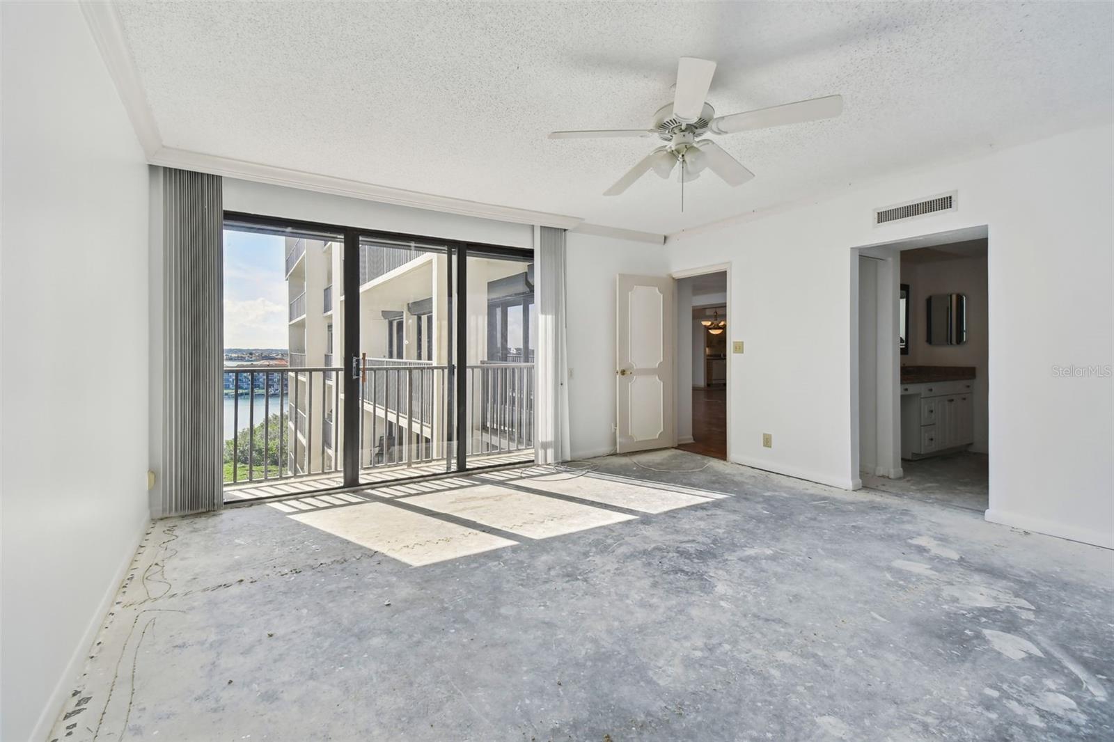 Image 41 of 82 For 1501 Gulf Boulevard 604