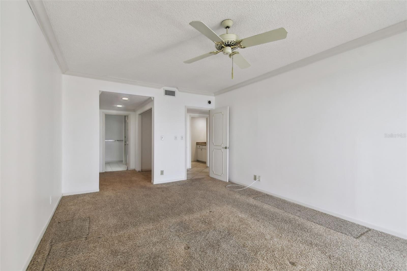 Image 61 of 82 For 1501 Gulf Boulevard 604