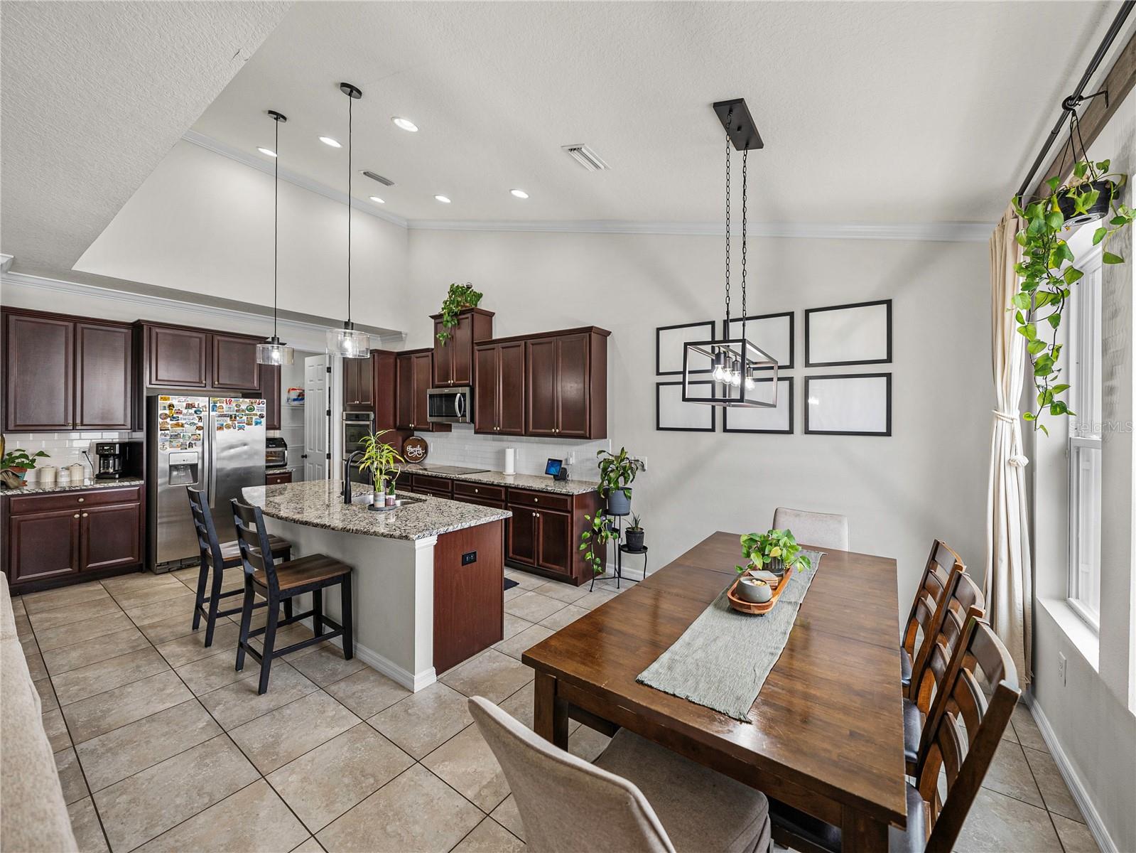 Listing photo id 15 for 5035 Suncatcher Drive