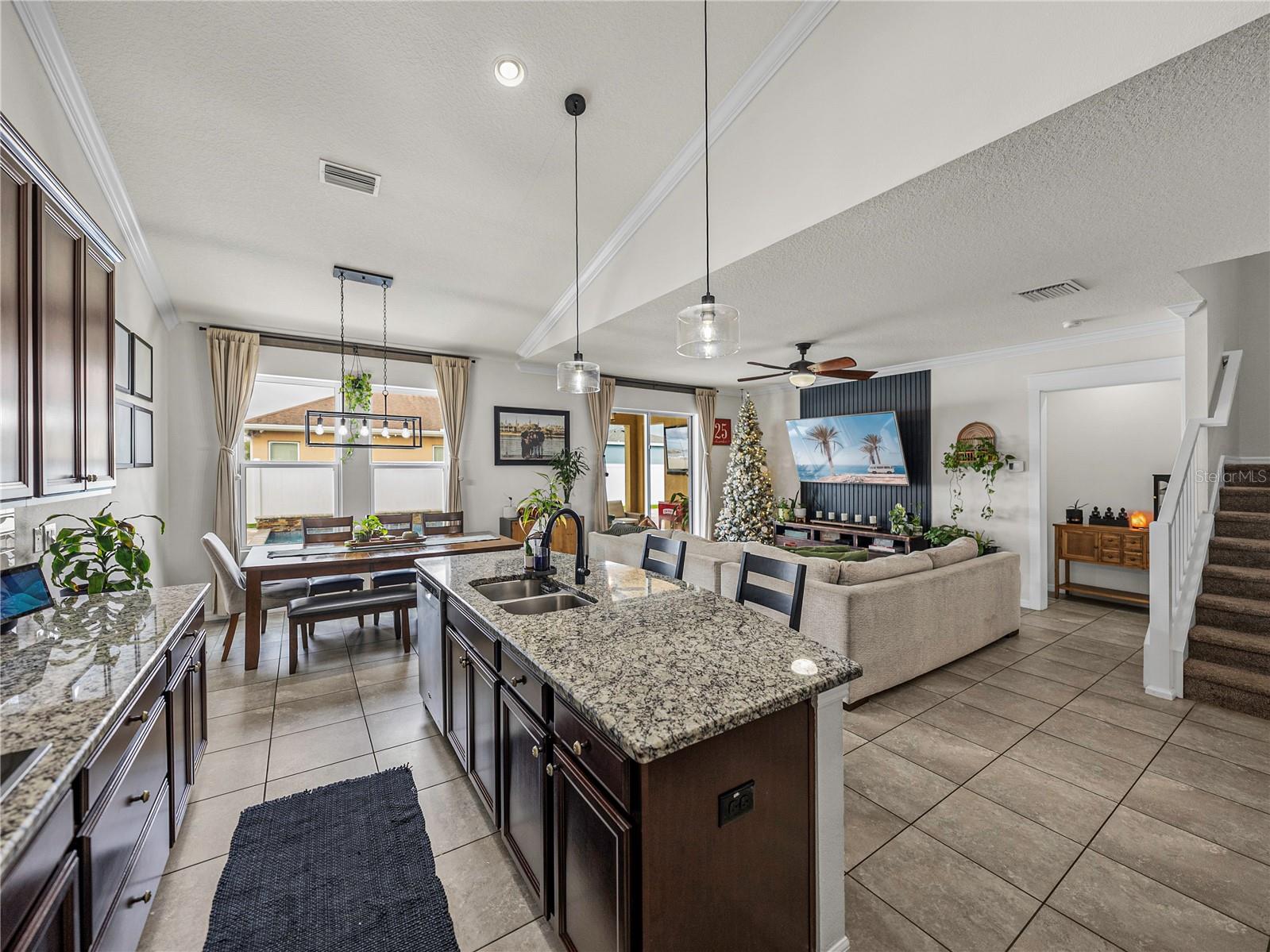 Listing photo id 20 for 5035 Suncatcher Drive