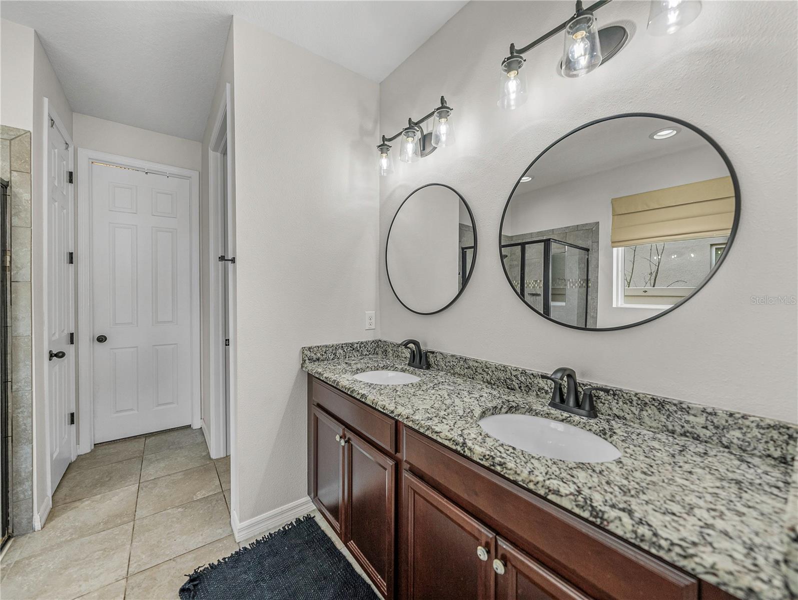 Listing photo id 28 for 5035 Suncatcher Drive