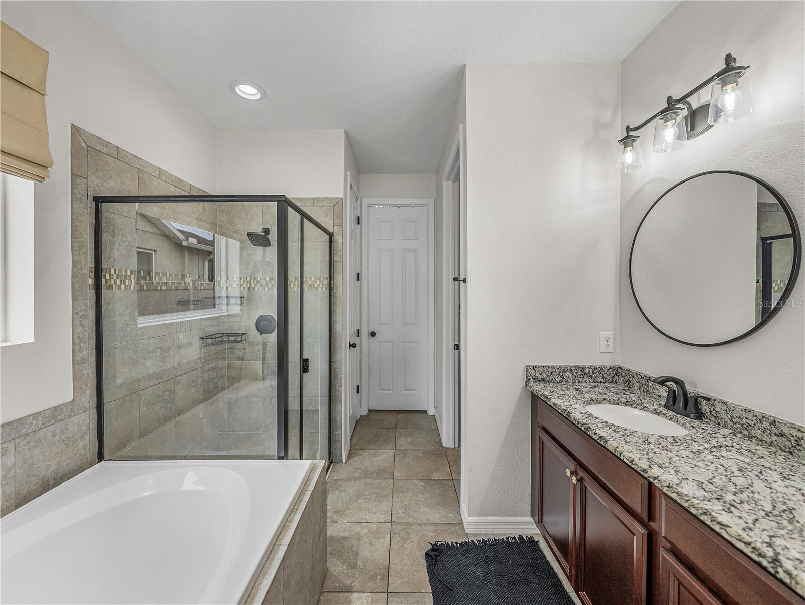 Listing photo id 29 for 5035 Suncatcher Drive