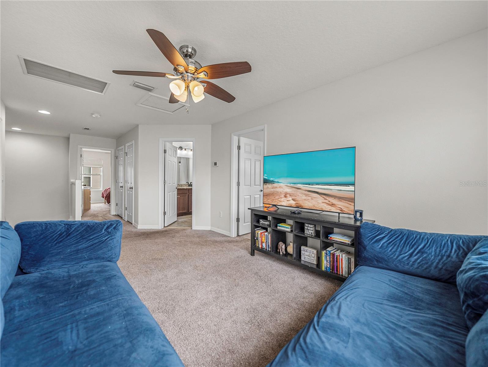 Listing photo id 41 for 5035 Suncatcher Drive