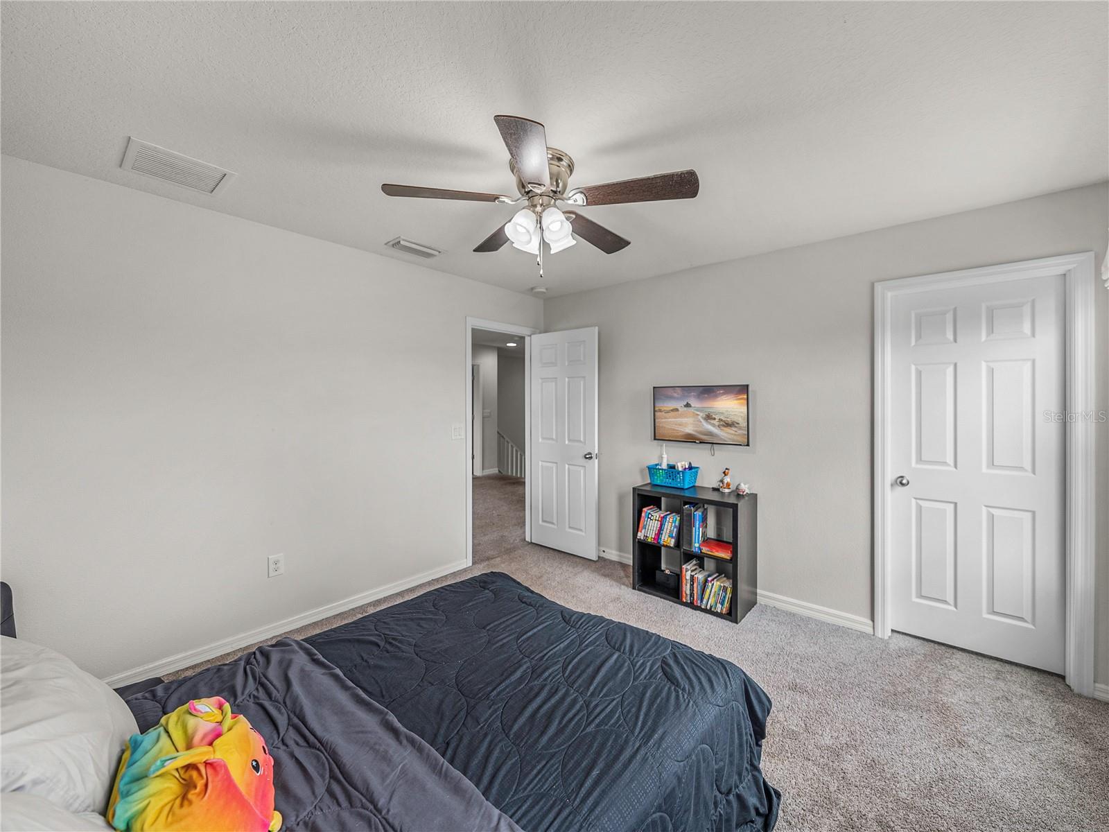 Listing photo id 47 for 5035 Suncatcher Drive