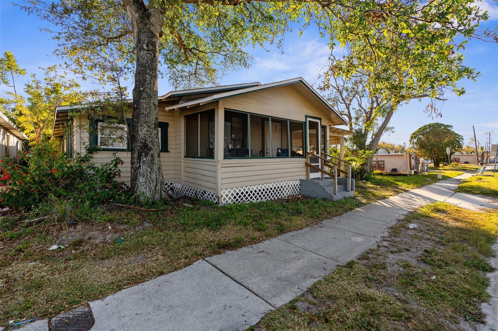 Image 4 of 19 For 4734 15th Avenue S