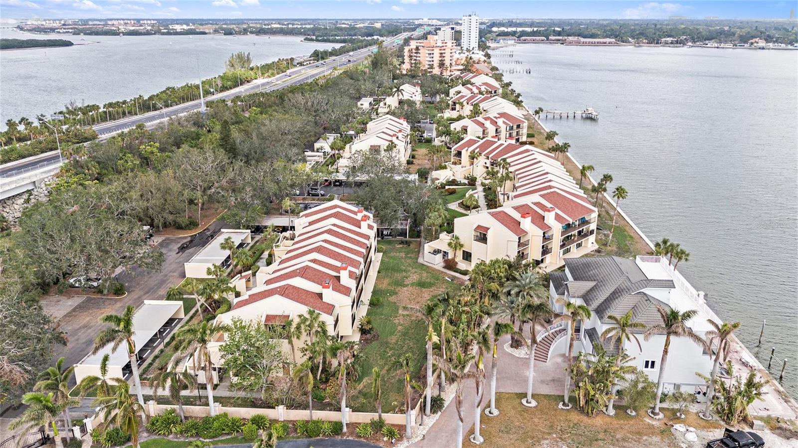 Image 37 of 39 For 7540 Sunshine Skyway Lane S 220