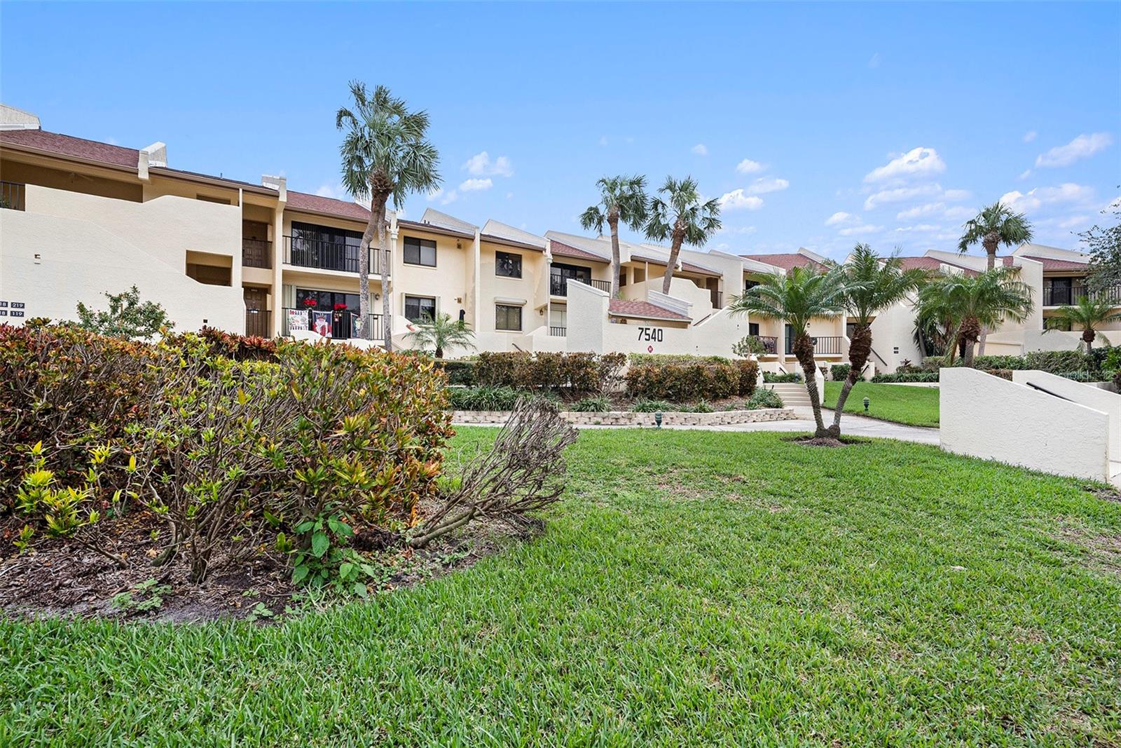 Image 38 of 39 For 7540 Sunshine Skyway Lane S 220