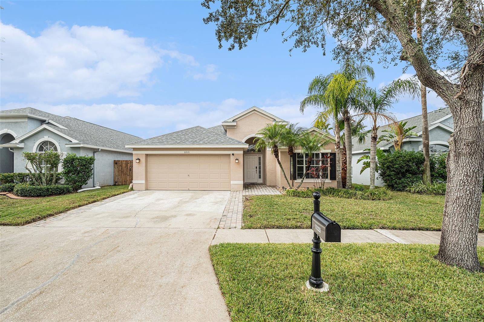 Listing photo id 1 for 11221 Cypress Reserve Drive