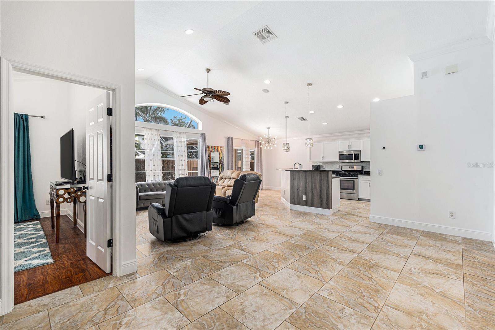 Listing photo id 6 for 11221 Cypress Reserve Drive