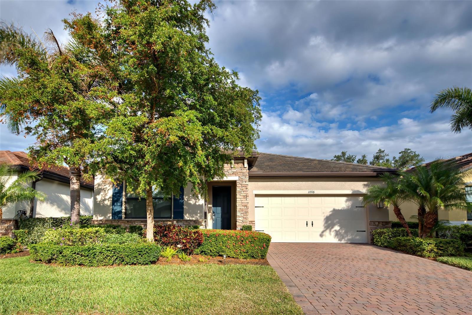 Listing photo id 0 for 11976 Blazing Star Drive
