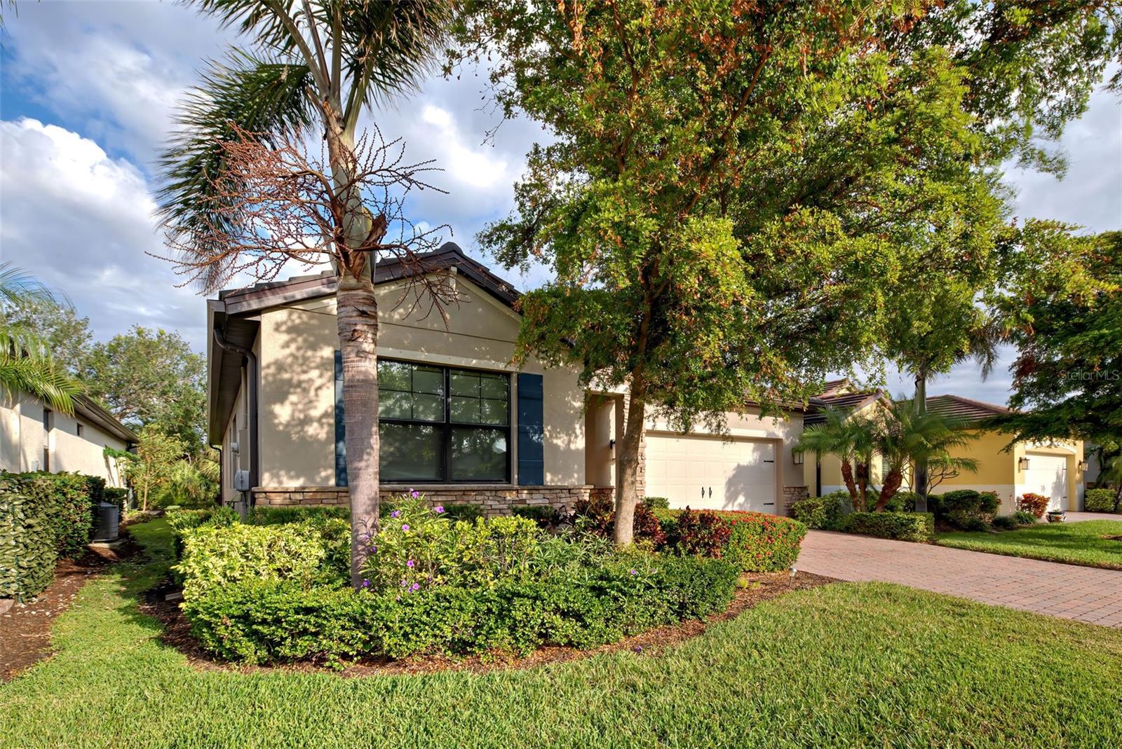Listing photo id 1 for 11976 Blazing Star Drive