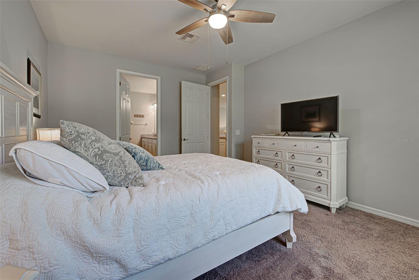 Listing photo id 34 for 11976 Blazing Star Drive